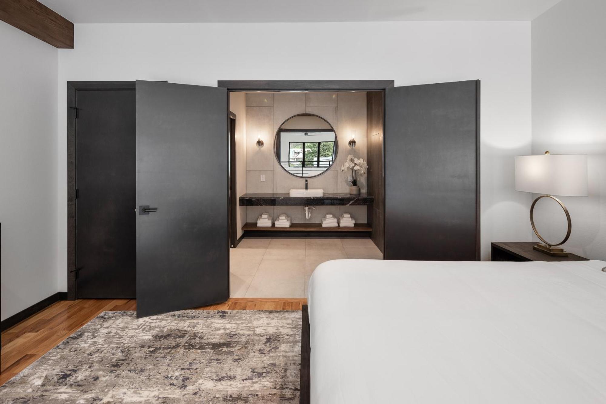 Mcgregor & Main - Luxury Lofts Apartment Hill City Exterior photo